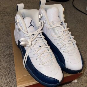 Air Jordan Retro 12 white/french blue size 6y big kids